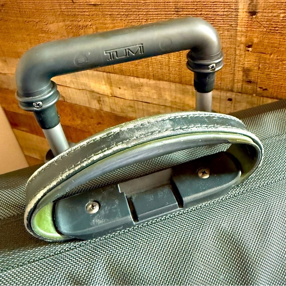 VTG 2241M3 Tumi Alpha 2 Wheeled Large Garment/Suitcase Travel Bag - Picture 7 of 16